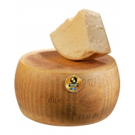 Сыр твердый Parmigiano Reggiano DOP органический Montanari Gruzza (22 мес.) 100 г